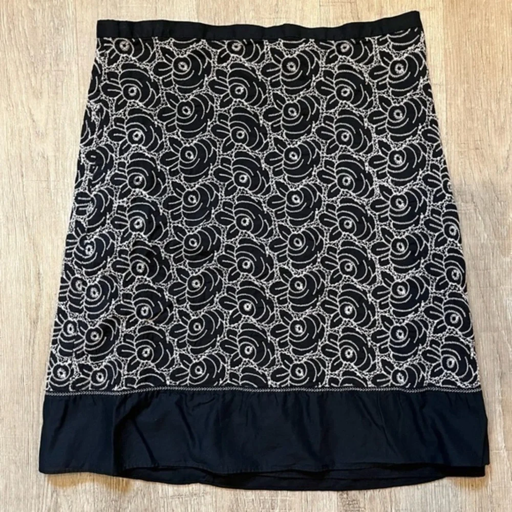Max Studio Black Skirt With White Embroidery Size 10 100% Cotton - Picture 1 of 10